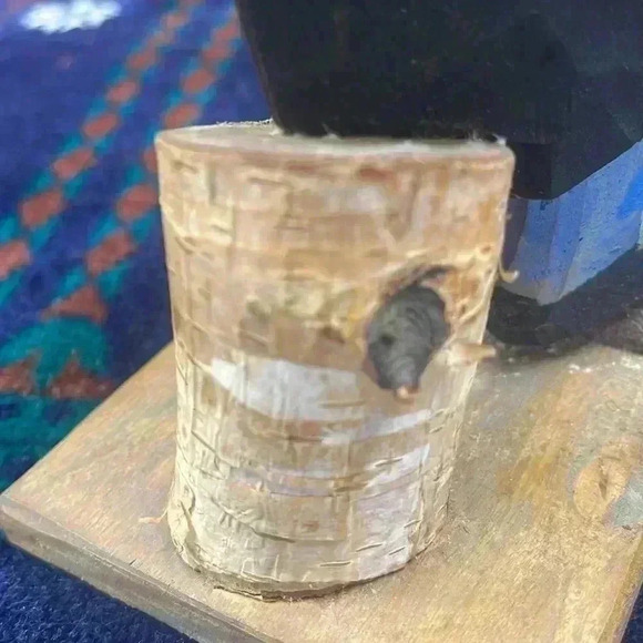 Hand carved vintage, violin player. So cool! - Picture 6 of 10